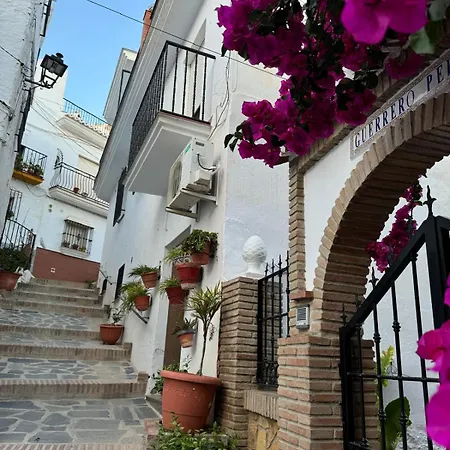 La Covacha - Unique Town House With Exclusive Pool And Garden In The Heart Of The Village Holiday home *