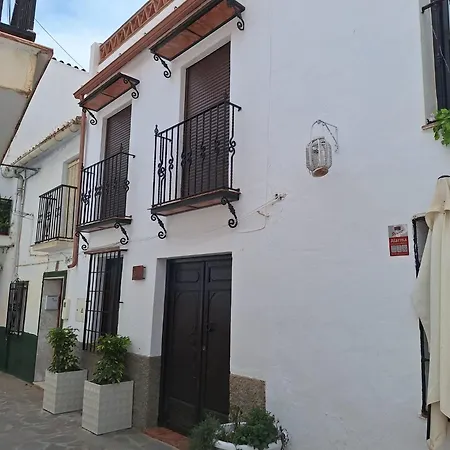 La Covacha - Unique Town House With Exclusive Pool And Garden In The Heart Of The Village Holiday home