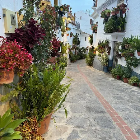 La Covacha - Unique Town House With Exclusive Pool And Garden In The Heart Of The Village *